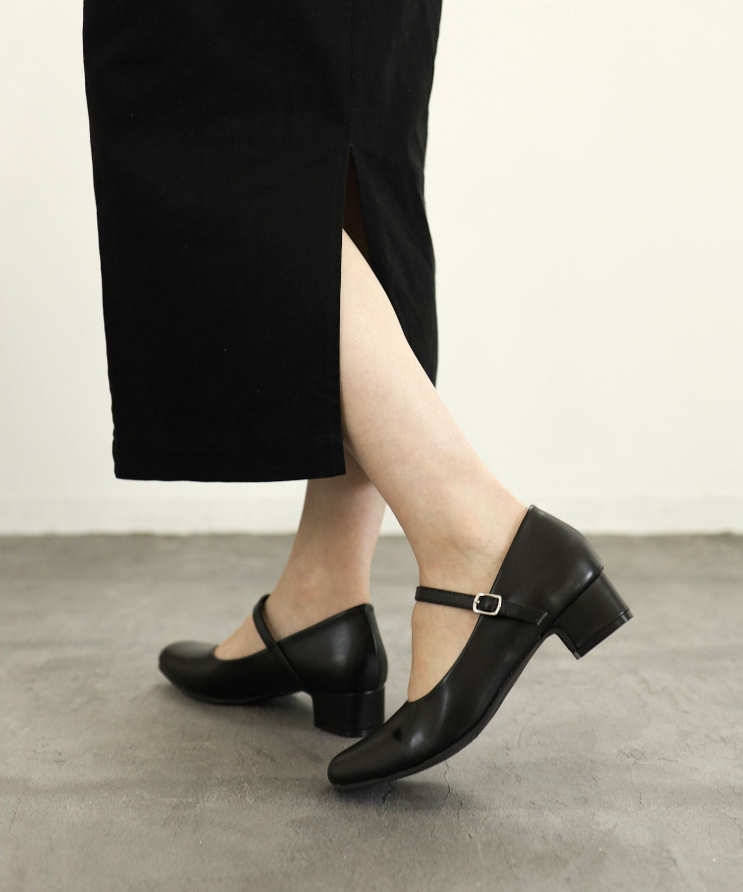 選べる2デザイン！ゆったり幅広ふわふわクッションインソールスクエアトゥローヒールパンプス 一部4月中旬入荷予定