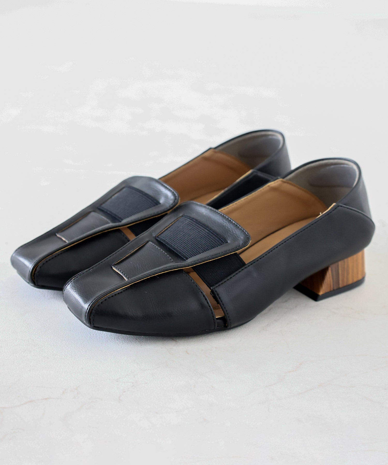 かかと滑り止めジェル付き＆スリッパにもなる2Way！幅がゴムで伸縮するフィットパンプス