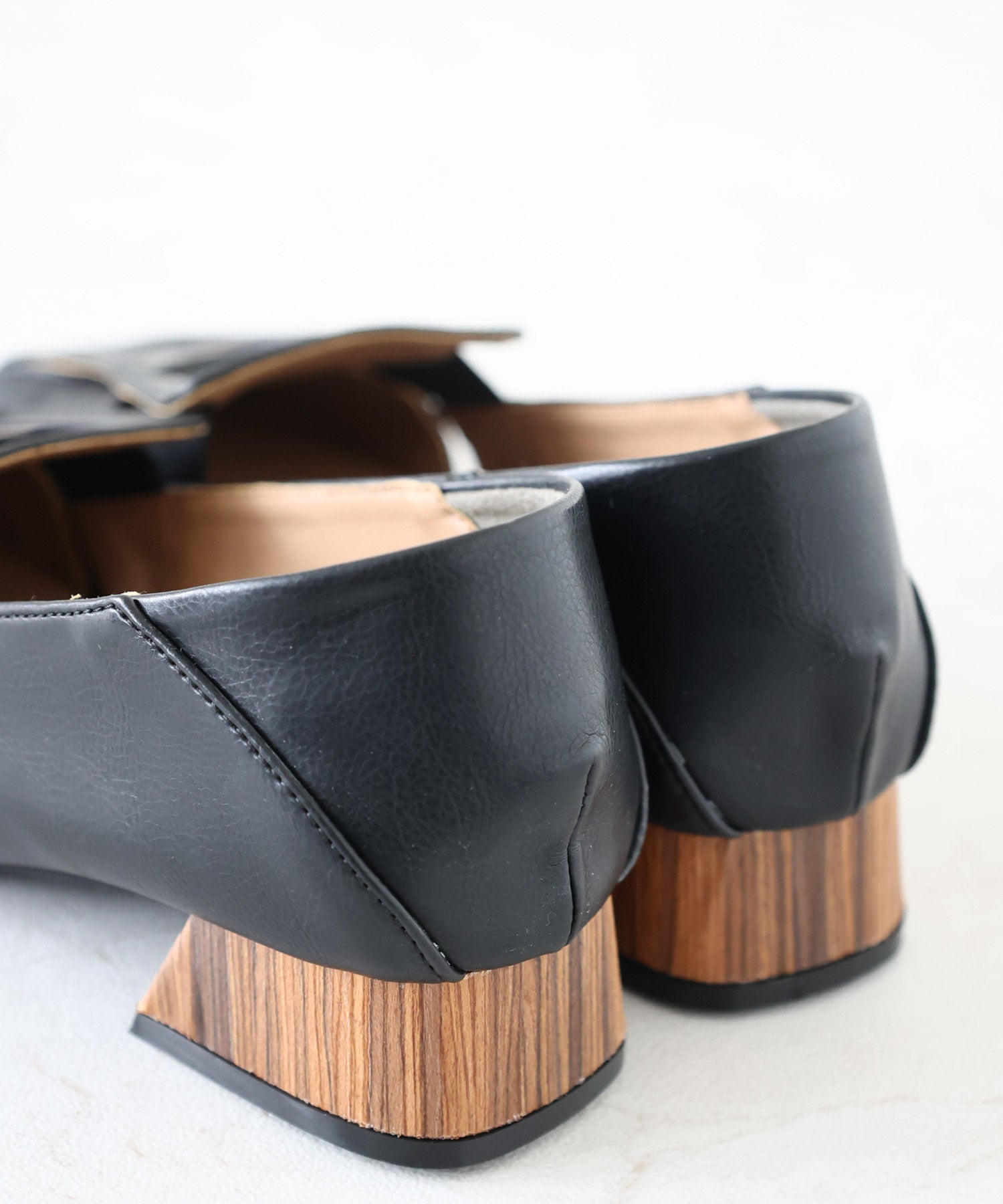 かかと滑り止めジェル付き＆スリッパにもなる2Way！幅がゴムで伸縮するフィットパンプス