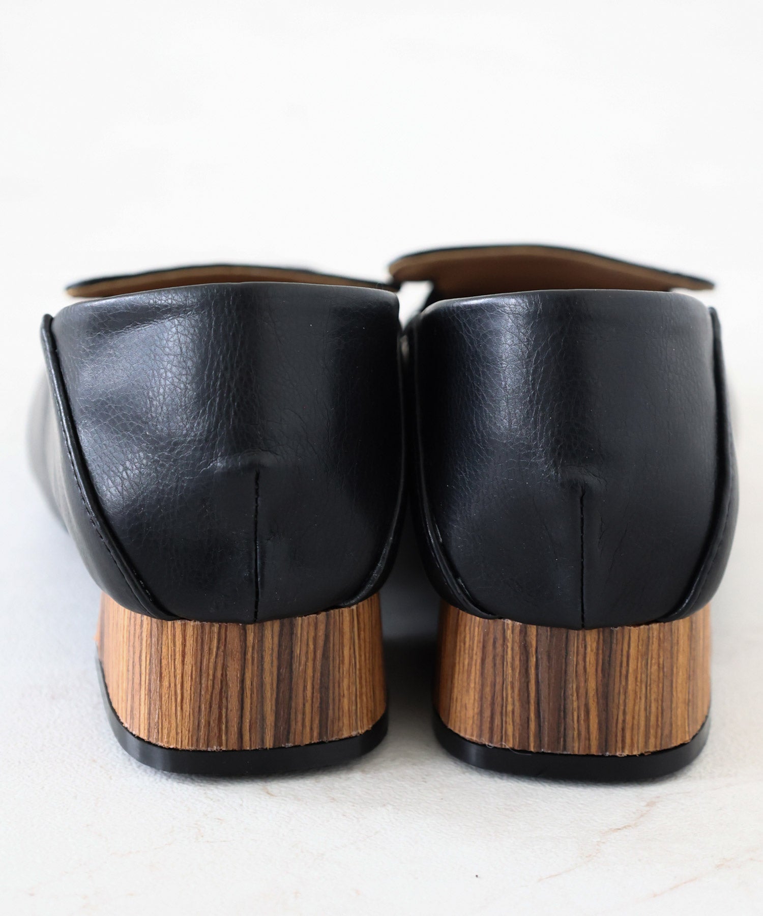 かかと滑り止めジェル付き＆スリッパにもなる2Way！幅がゴムで伸縮するフィットパンプス