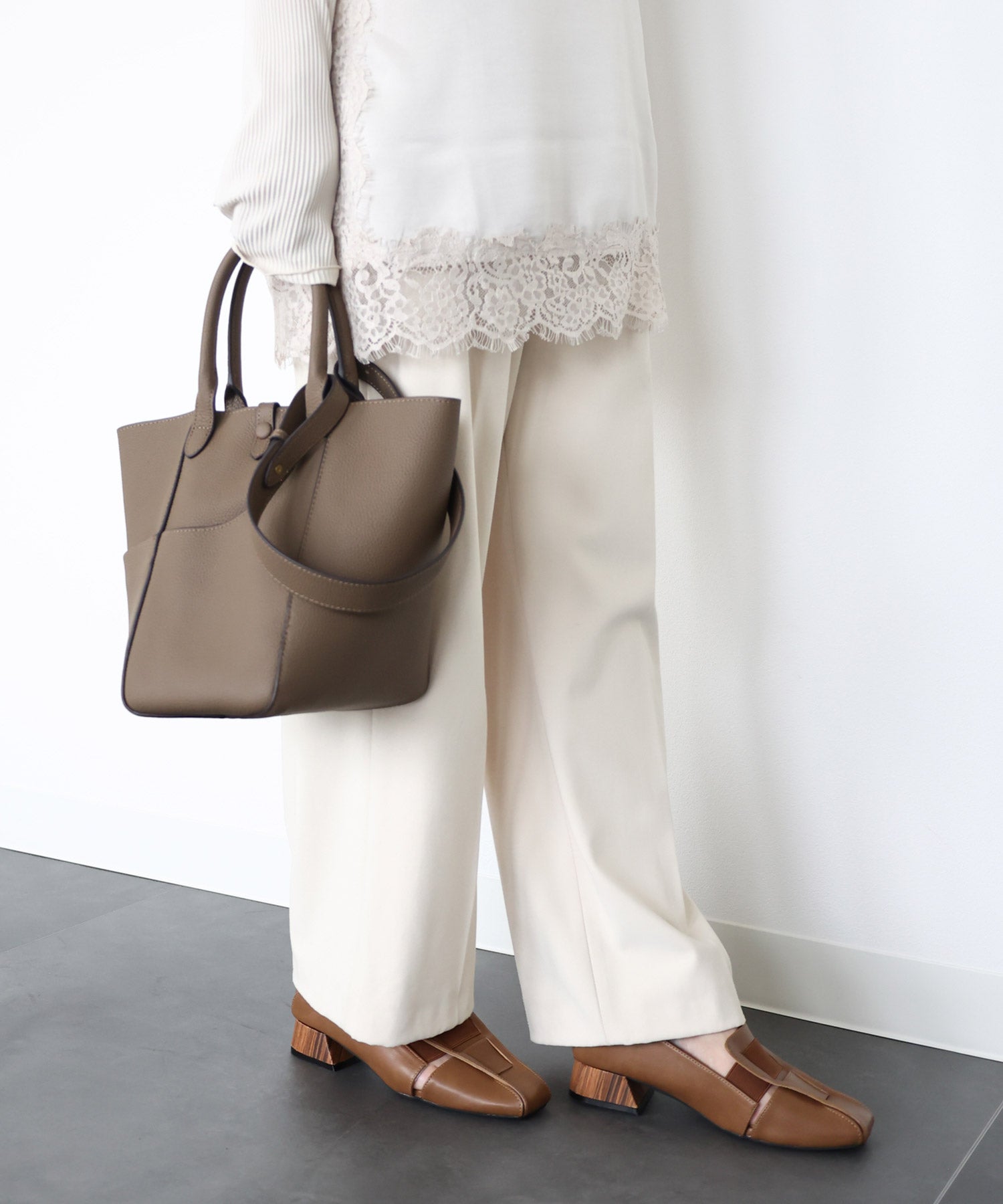 かかと滑り止めジェル付き＆スリッパにもなる2Way！幅がゴムで伸縮するフィットパンプス