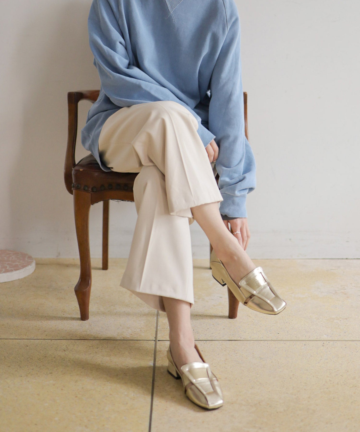 かかと滑り止めジェル付き＆スリッパにもなる2Way！幅がゴムで伸縮するフィットパンプス