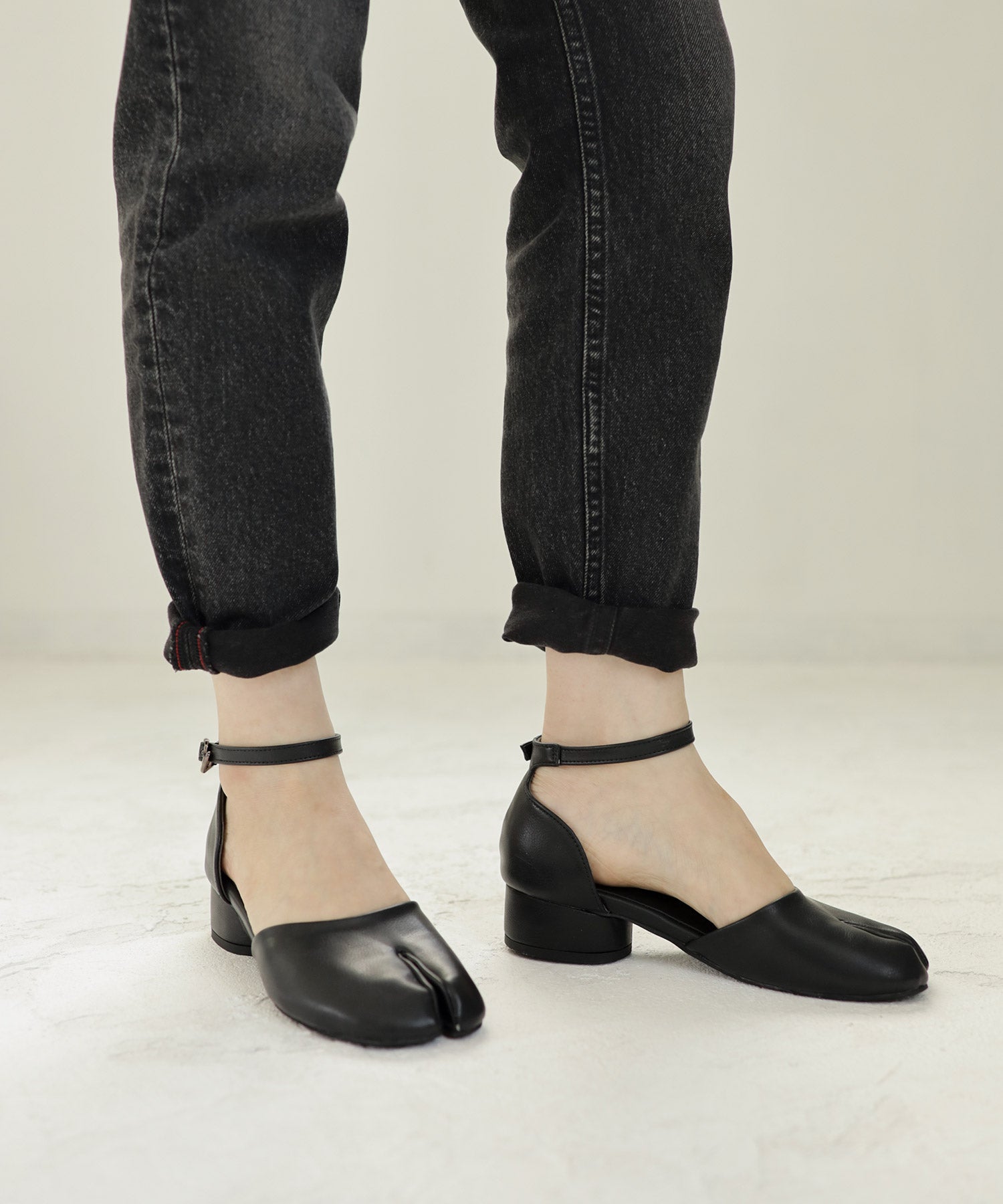 ローヒールタビストラップパンプス▲返品不可