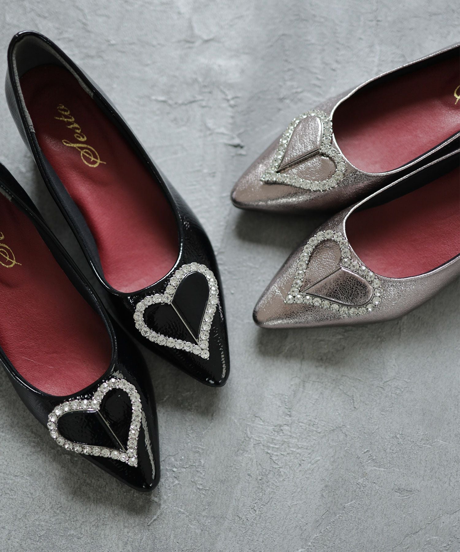 ハートモチーフローヒールポインテッドトゥパンプス▲返品交換不可