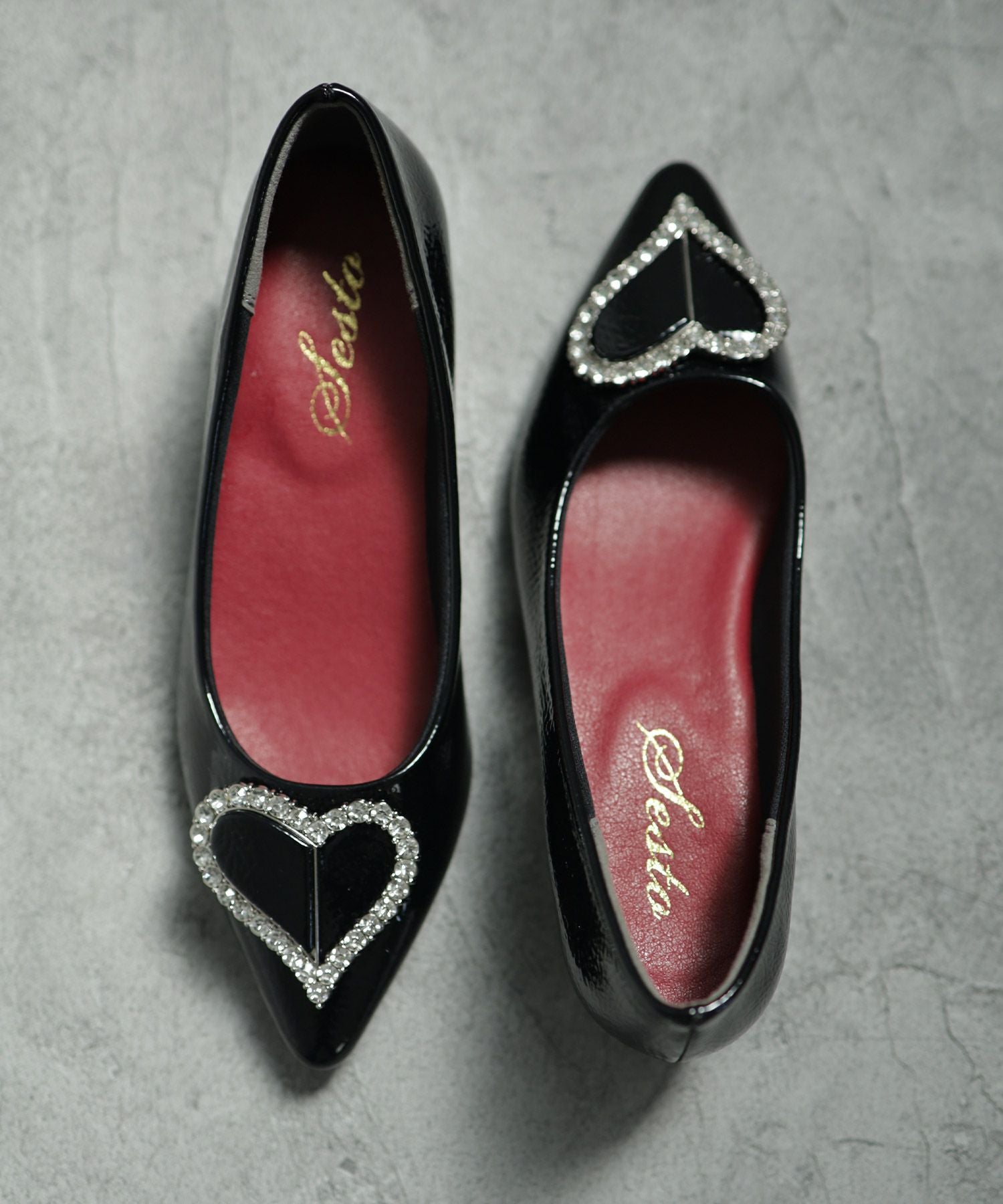 ハートモチーフローヒールポインテッドトゥパンプス▲返品交換不可