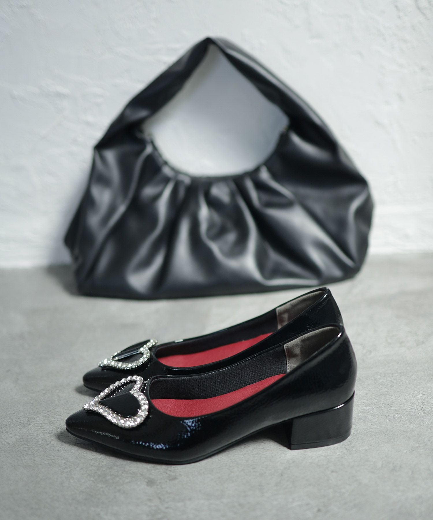 ハートモチーフローヒールポインテッドトゥパンプス▲返品交換不可