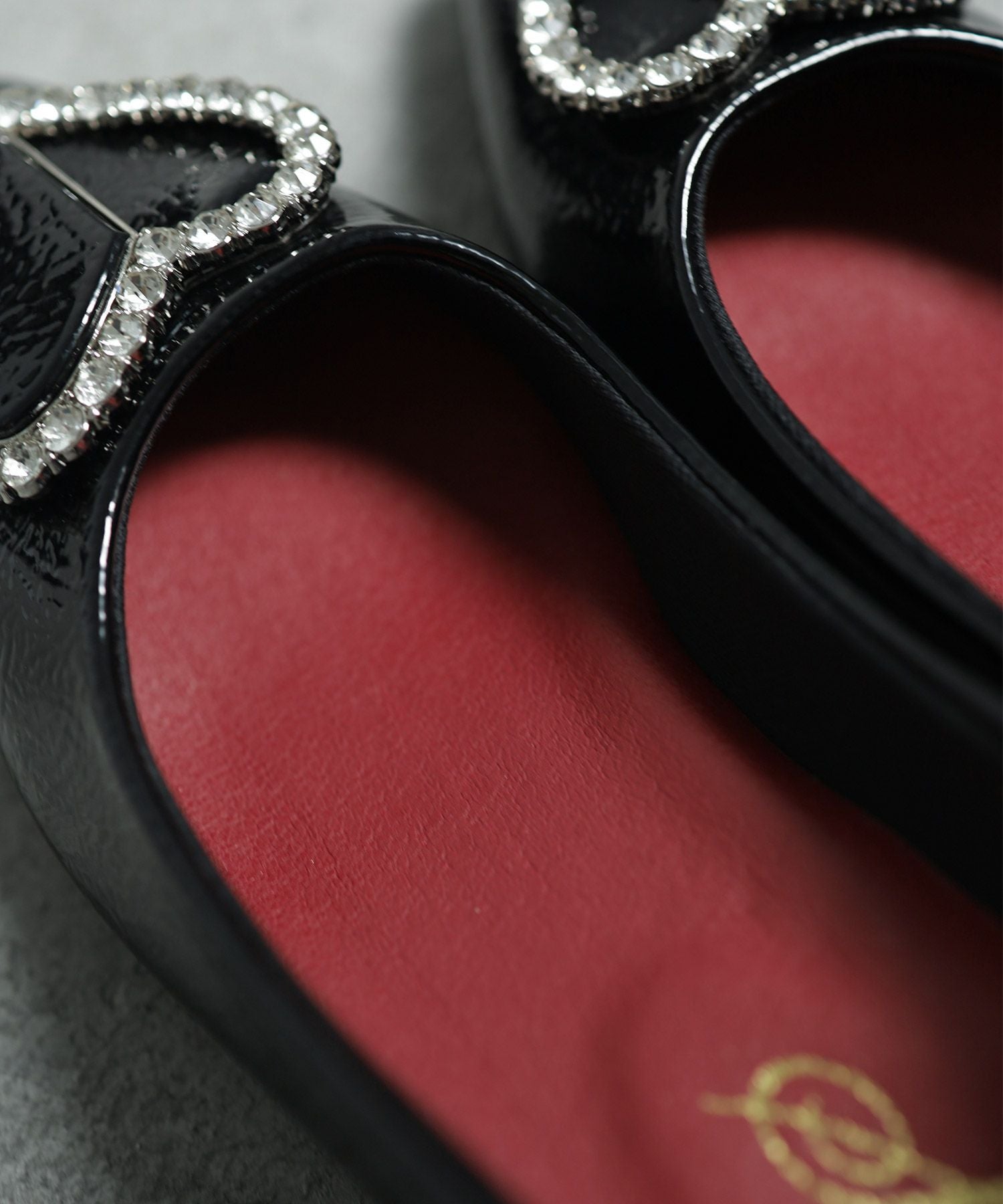 ハートモチーフローヒールポインテッドトゥパンプス▲返品交換不可