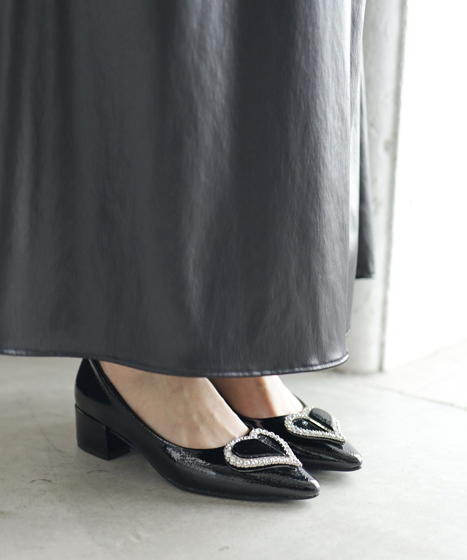 ハートモチーフローヒールポインテッドトゥパンプス▲返品交換不可