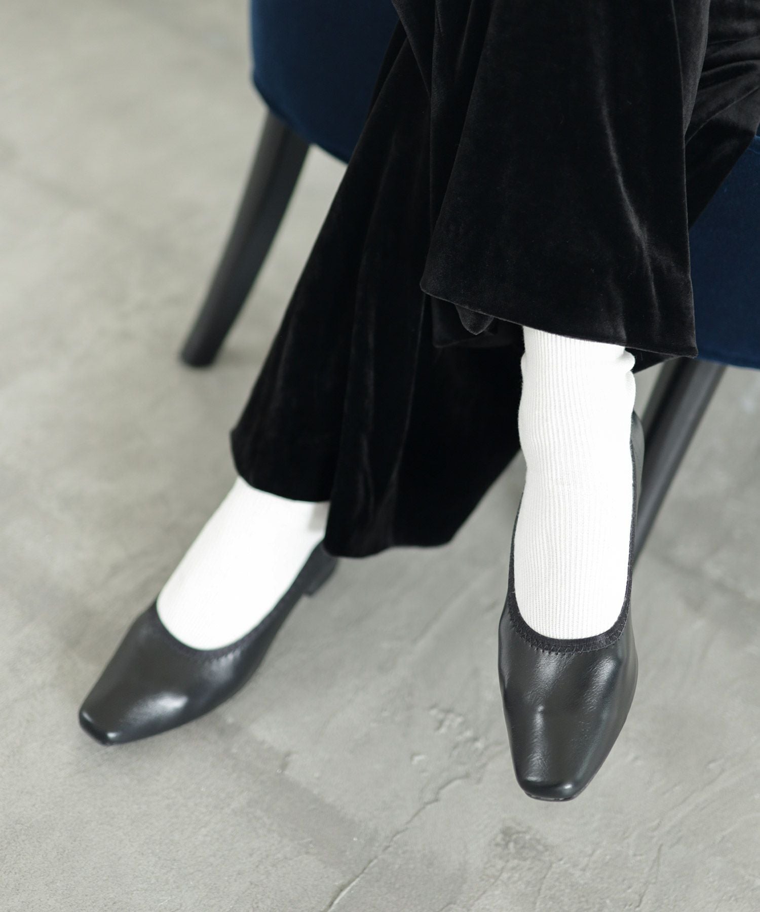 履き口ゴムの柔らか素材スクエアトゥパンプス▲返品交換不可