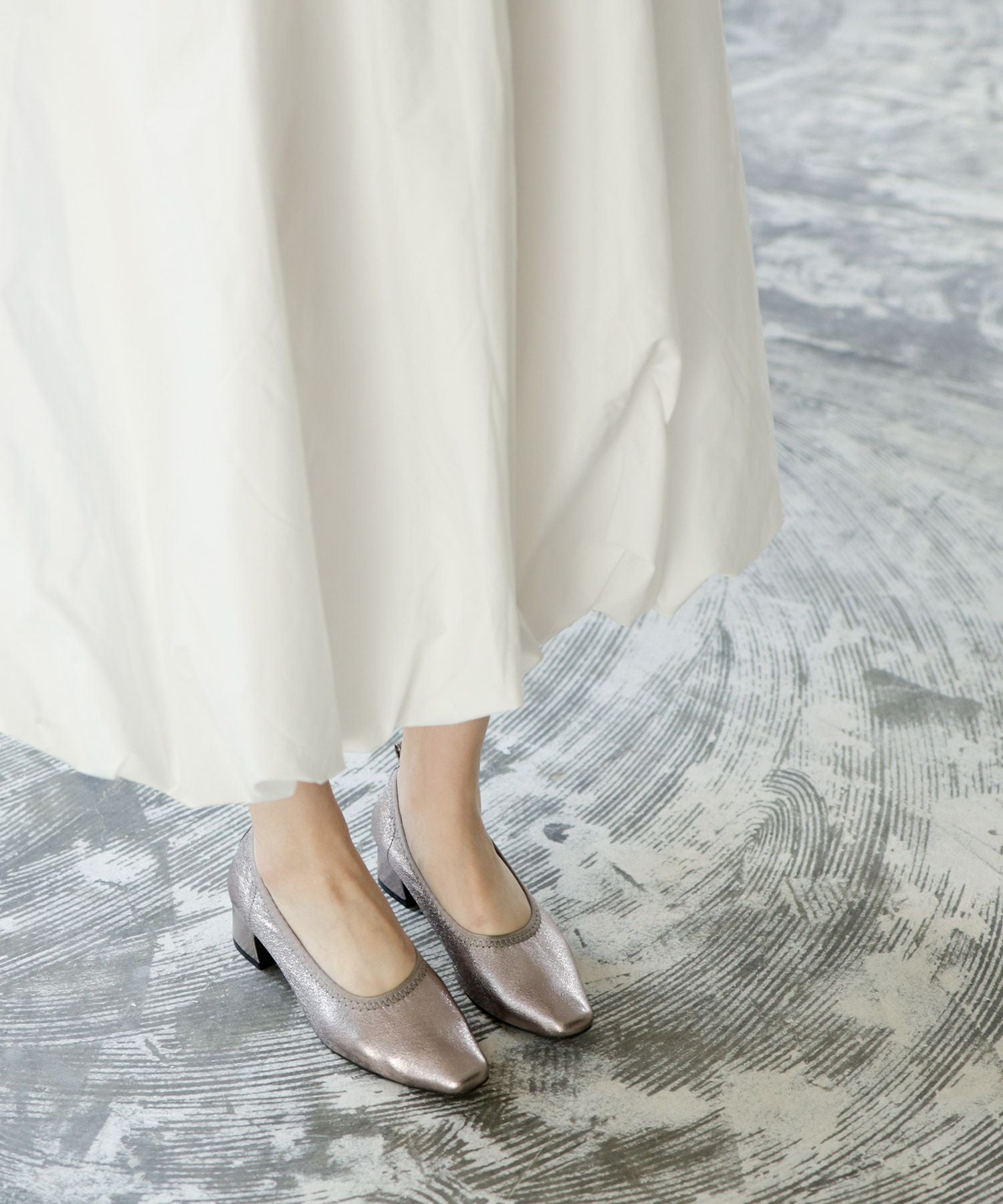 履き口ゴムの柔らか素材スクエアトゥパンプス▲返品交換不可