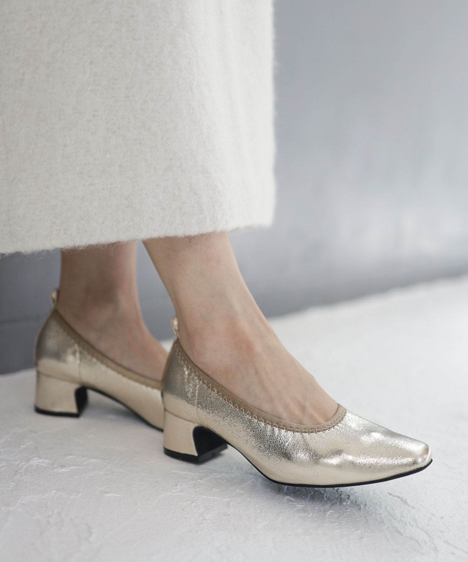 履き口ゴムの柔らか素材スクエアトゥパンプス▲返品交換不可