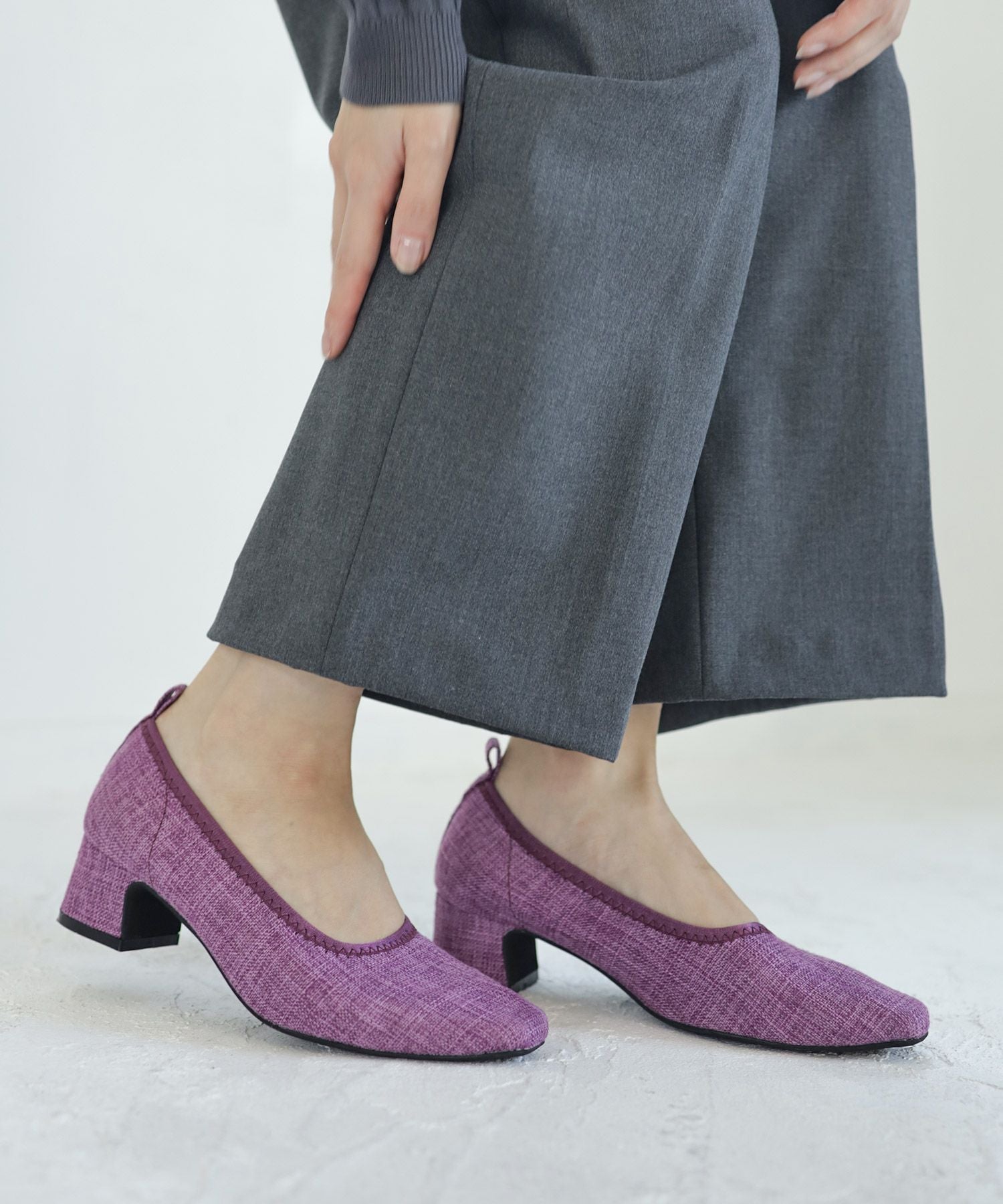 履き口ゴムの柔らか素材スクエアトゥパンプス▲返品交換不可