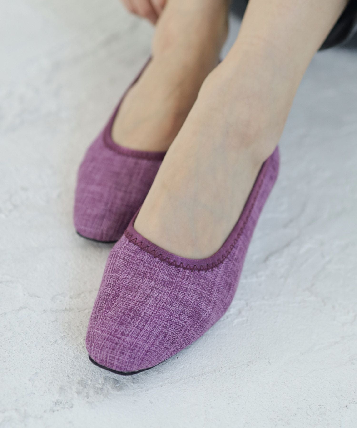 履き口ゴムの柔らか素材スクエアトゥパンプス▲返品交換不可