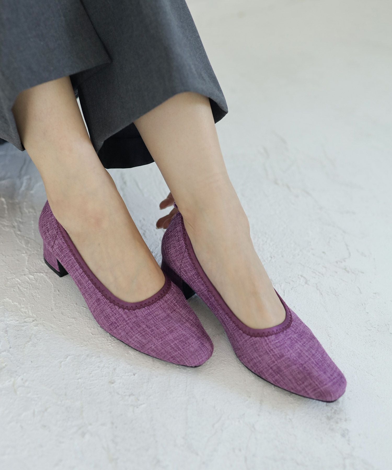 履き口ゴムの柔らか素材スクエアトゥパンプス▲返品交換不可