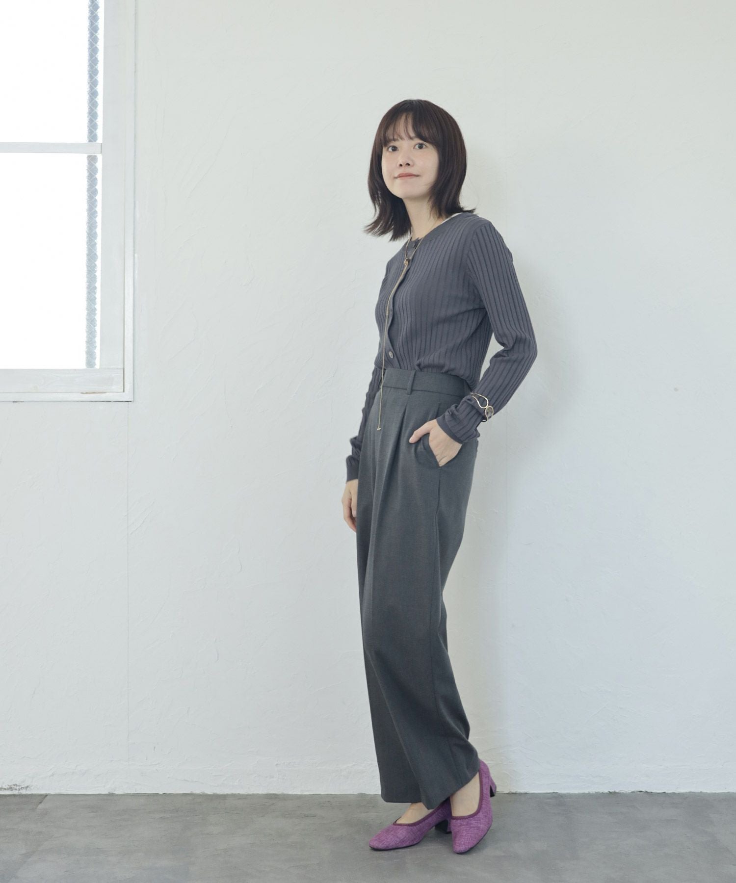 履き口ゴムの柔らか素材スクエアトゥパンプス▲返品交換不可