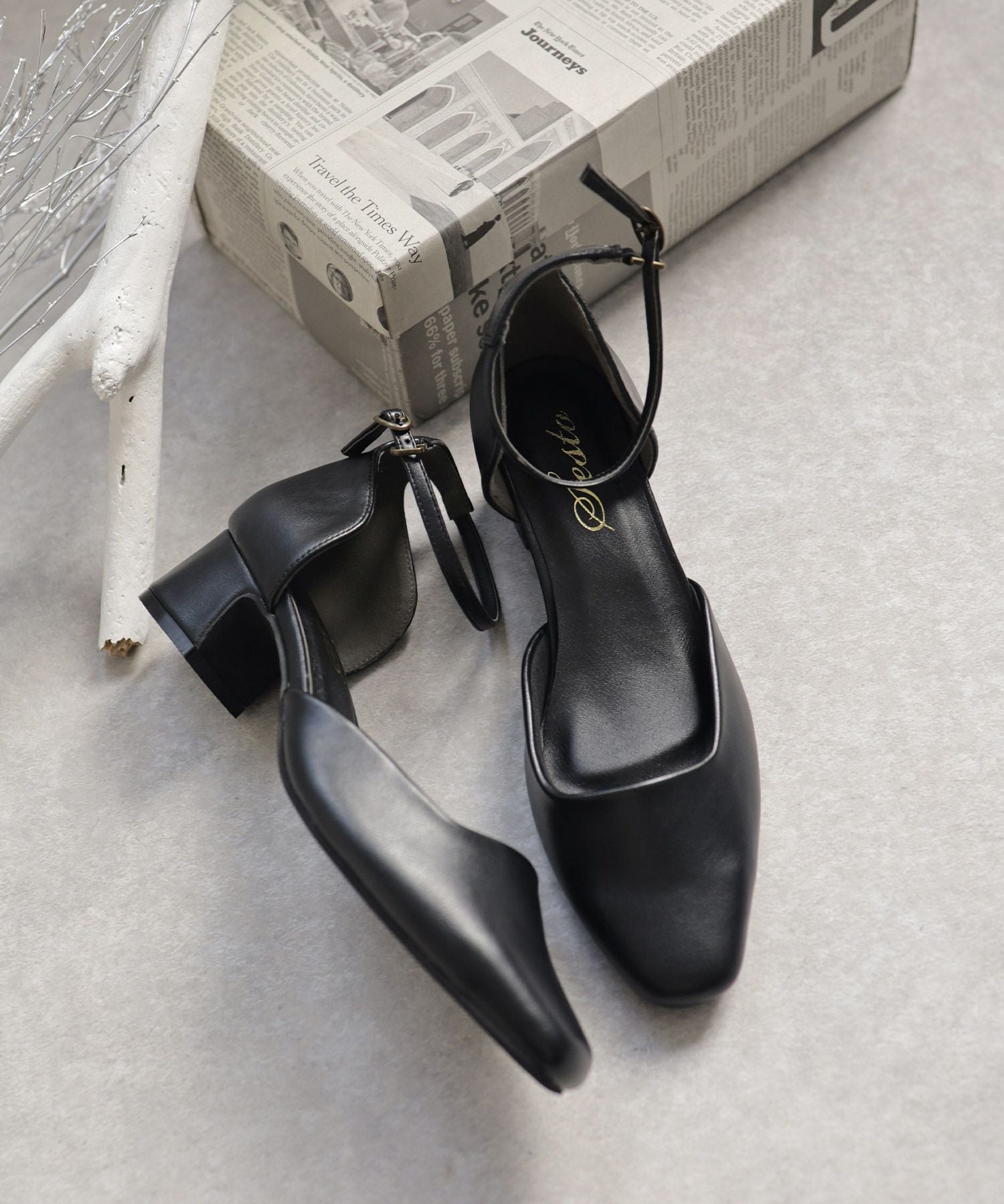 スクエアトゥメリージェーンストラップパンプス