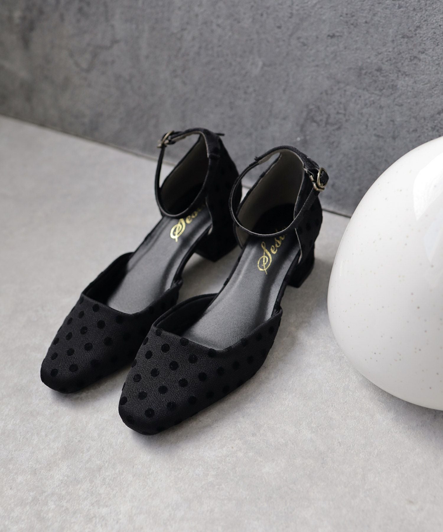 スクエアトゥメリージェーンストラップパンプス