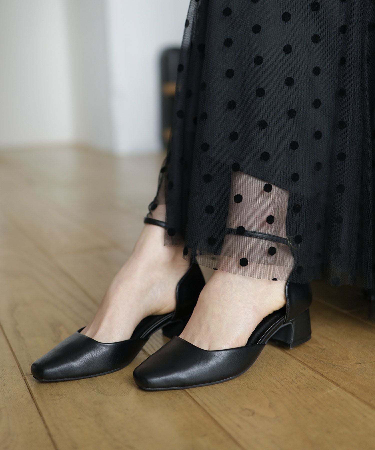 スクエアトゥメリージェーンストラップパンプス