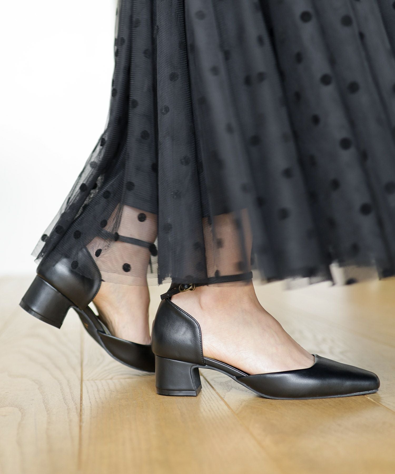 スクエアトゥメリージェーンストラップパンプス