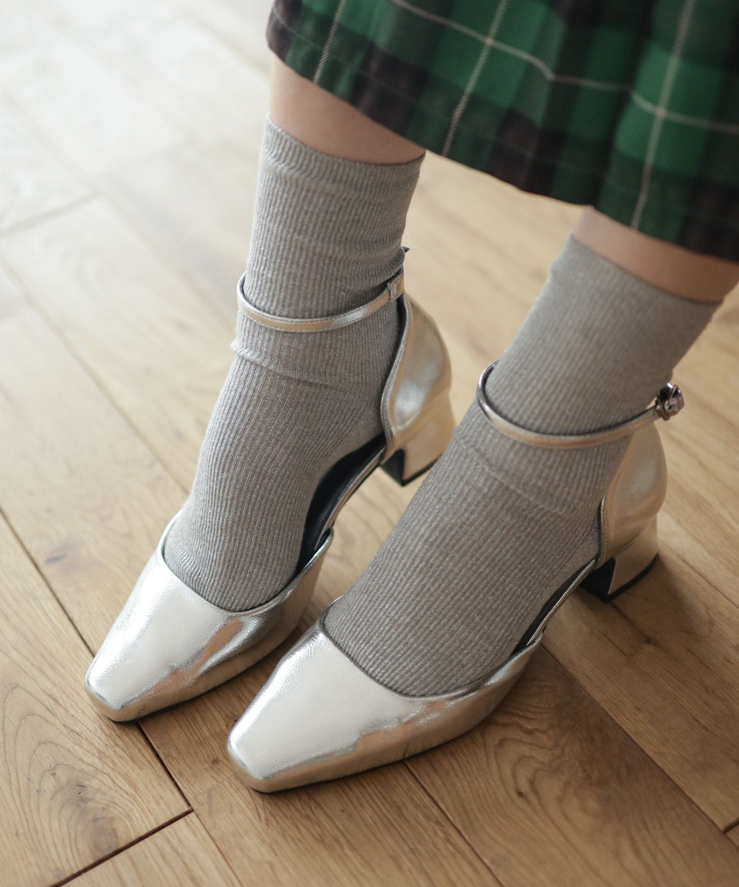 スクエアトゥメリージェーンストラップパンプス