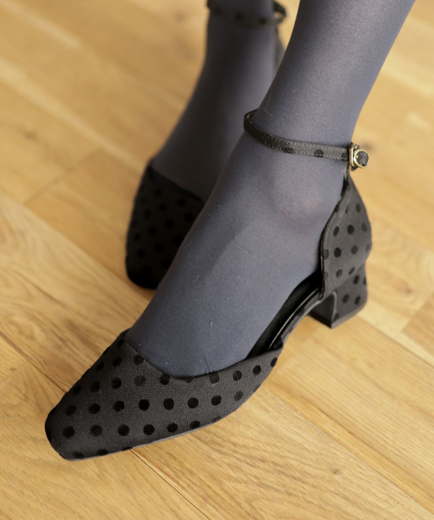 スクエアトゥメリージェーンストラップパンプス