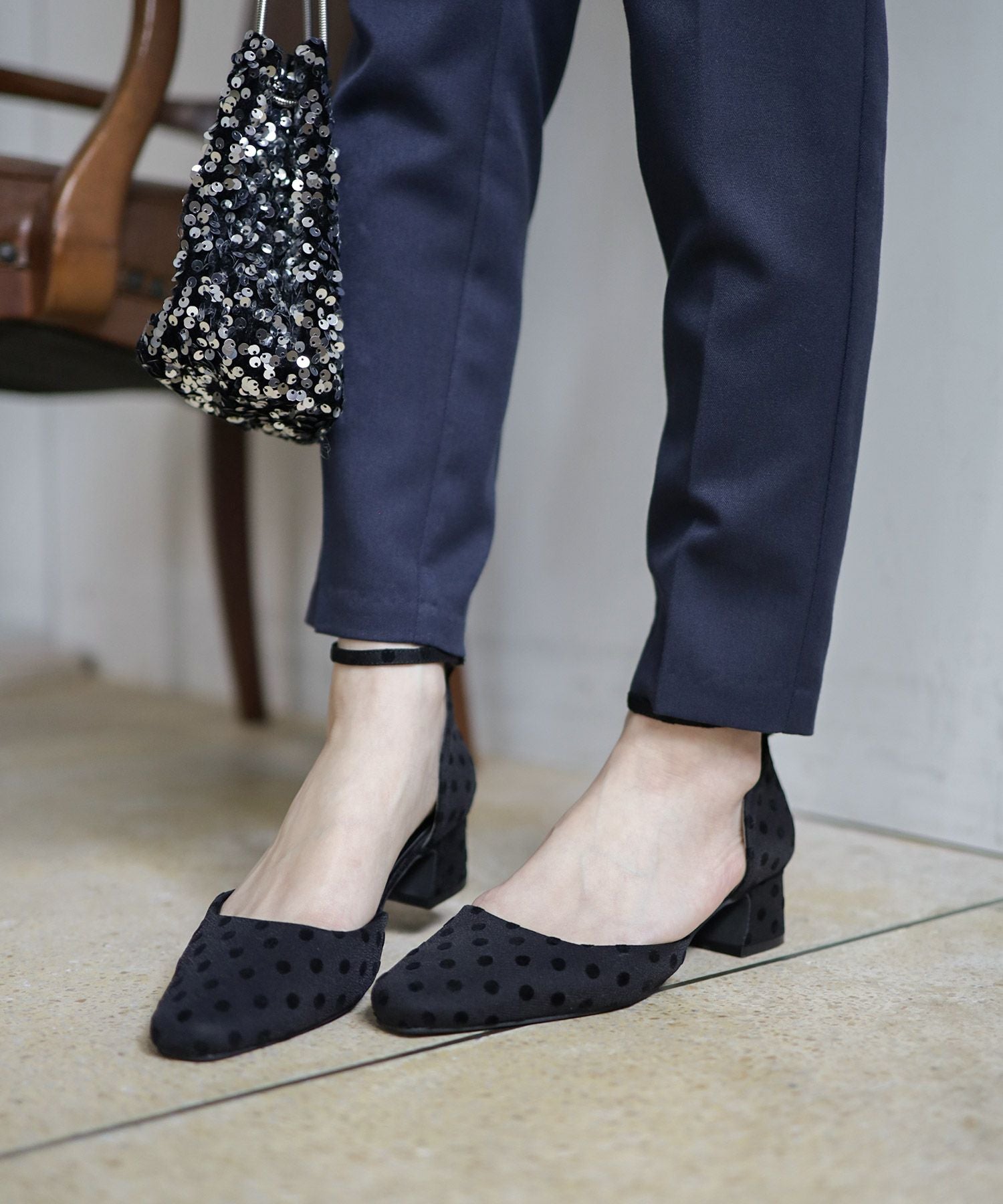 スクエアトゥメリージェーンストラップパンプス