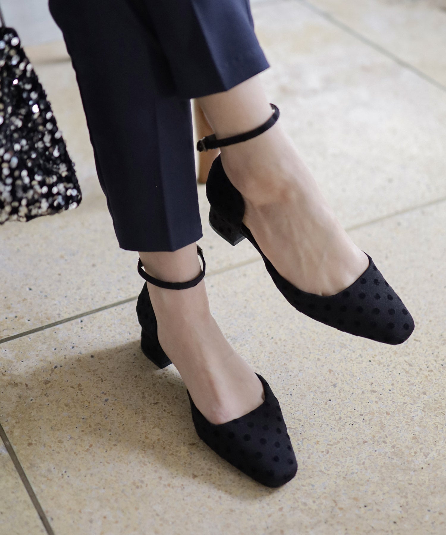 スクエアトゥメリージェーンストラップパンプス