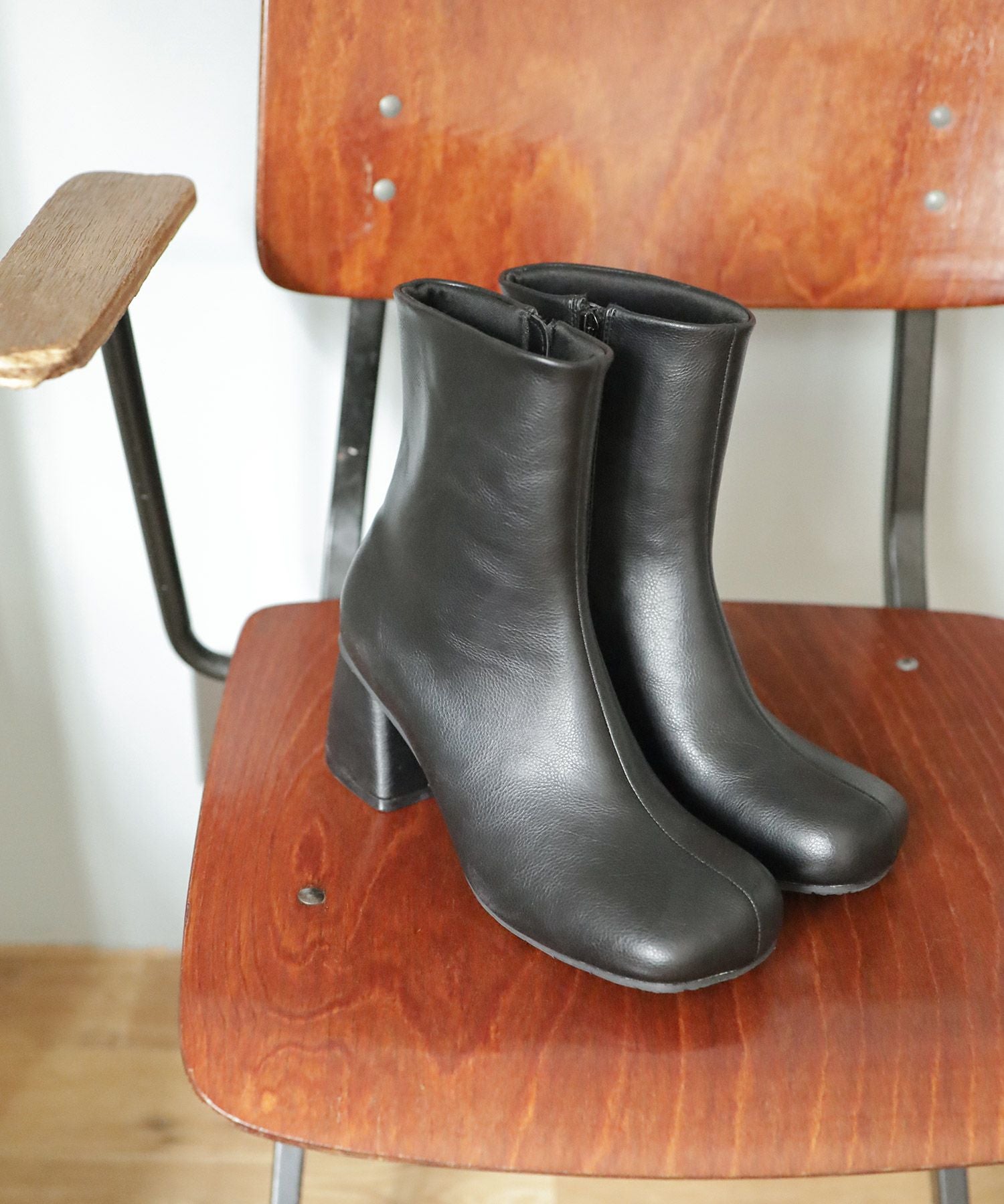 ぷっくりオブリークトゥショートブーツ▲返品交換不可