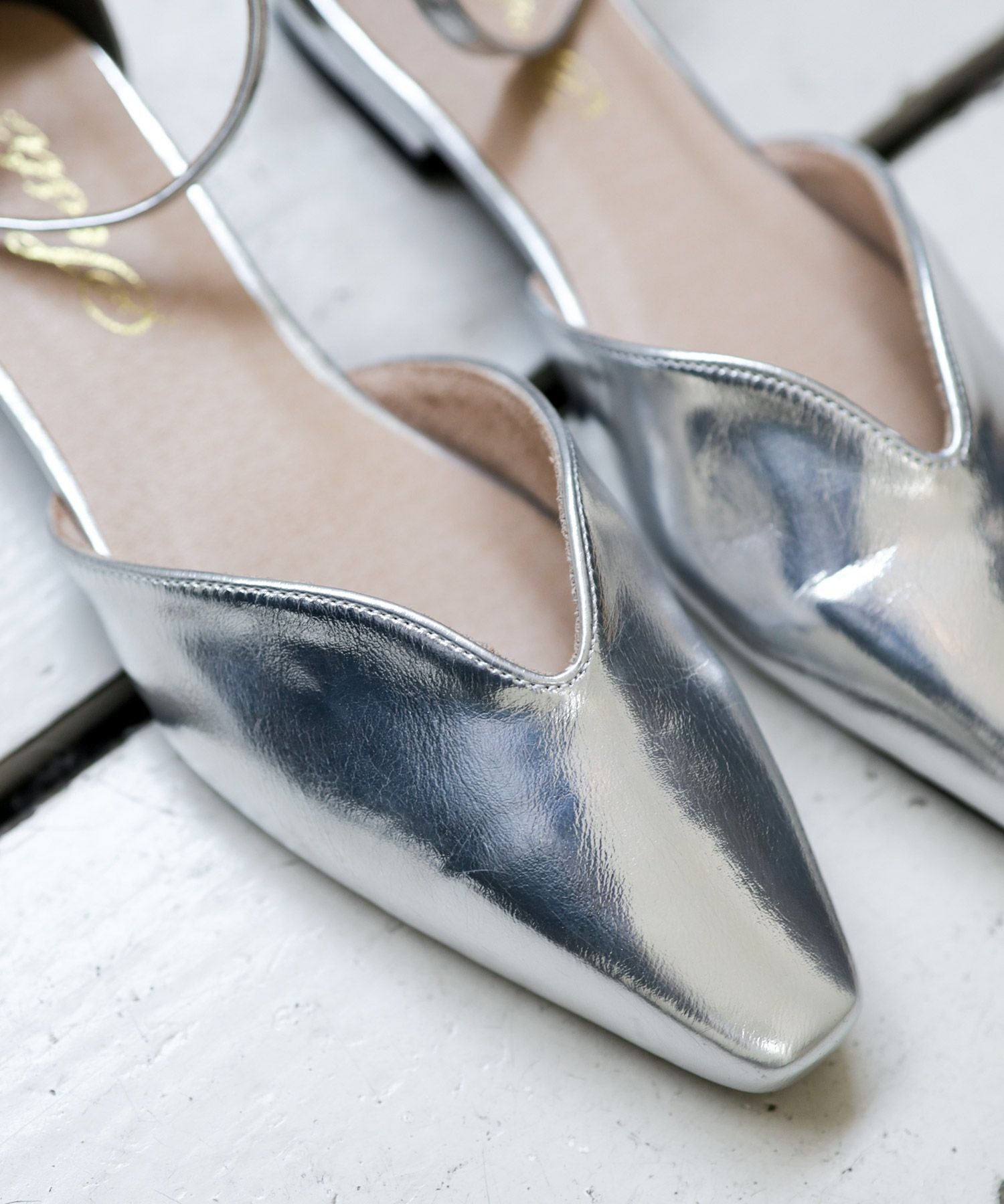 Uカットローヒールストラップパンプス▲返品不可