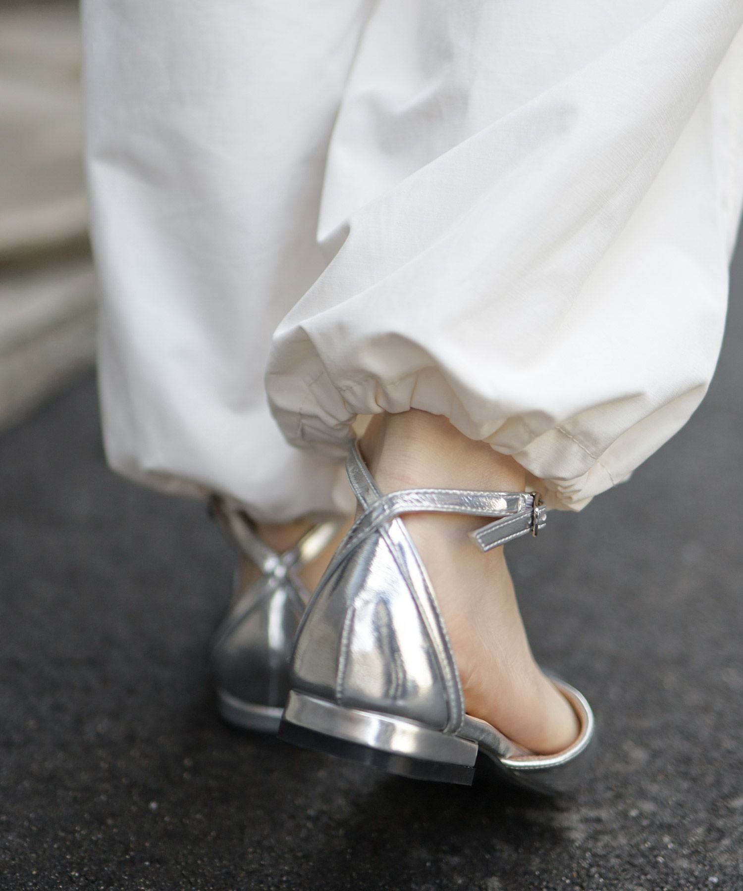 Uカットローヒールストラップパンプス▲返品不可