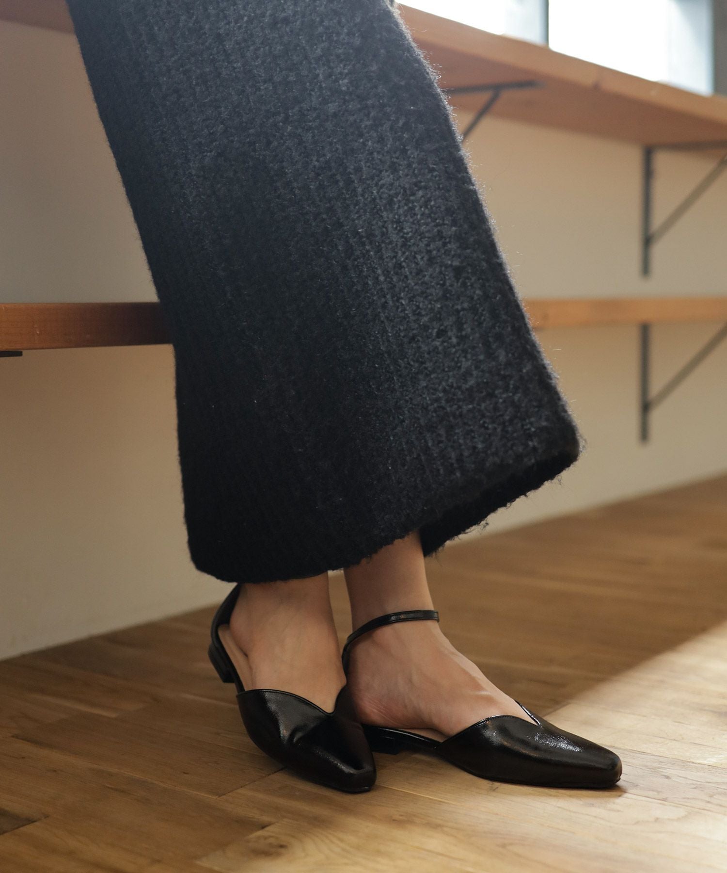 Uカットローヒールストラップパンプス▲返品不可