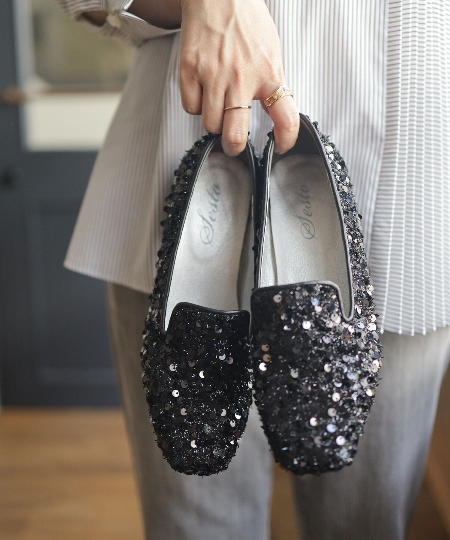 きらめくローヒールローファーパンプス▲返品不可