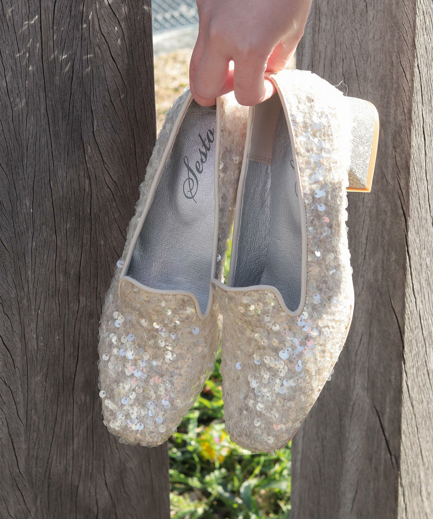 きらめくローヒールローファーパンプス▲返品不可