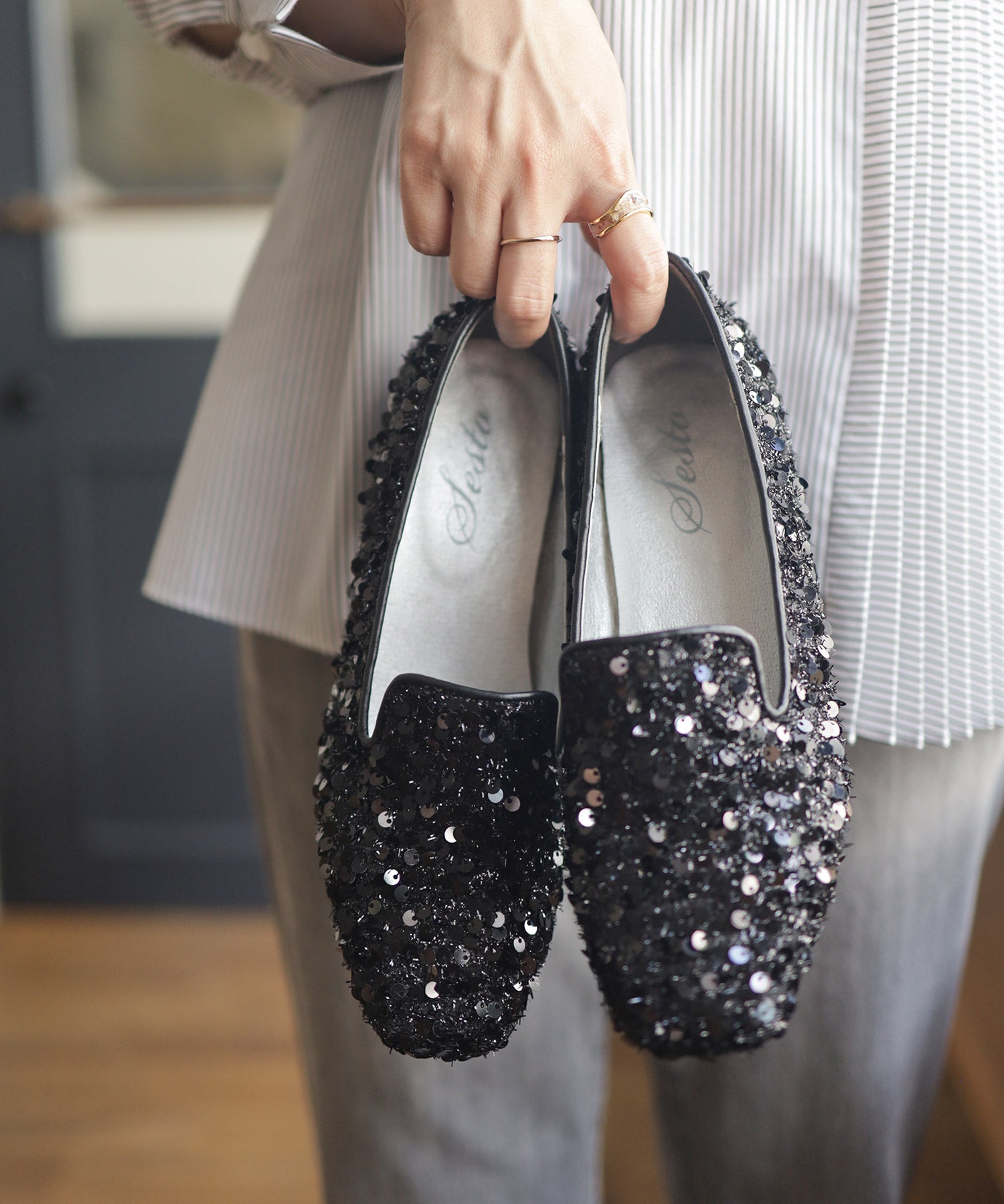 きらめくローヒールローファーパンプス▲返品不可