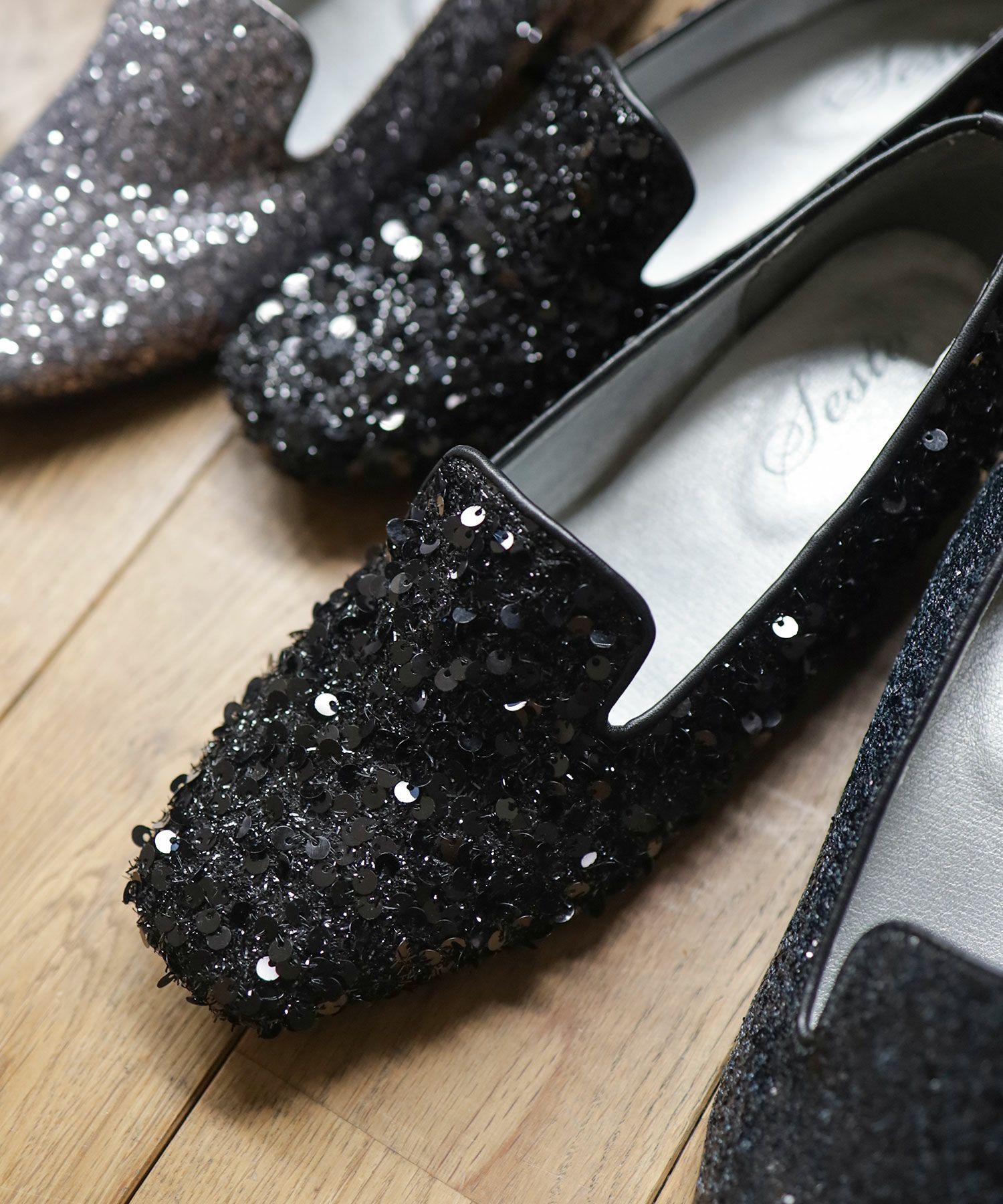 きらめくローヒールローファーパンプス▲返品不可