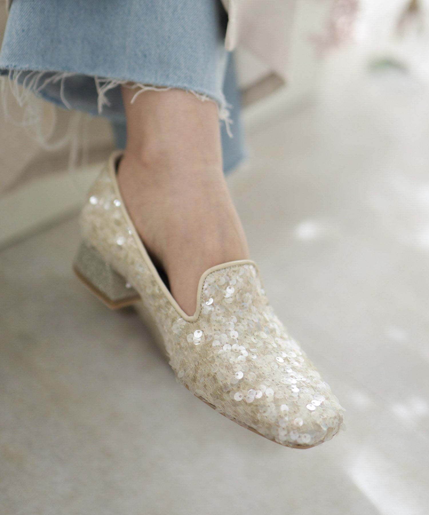 きらめくローヒールローファーパンプス▲返品不可