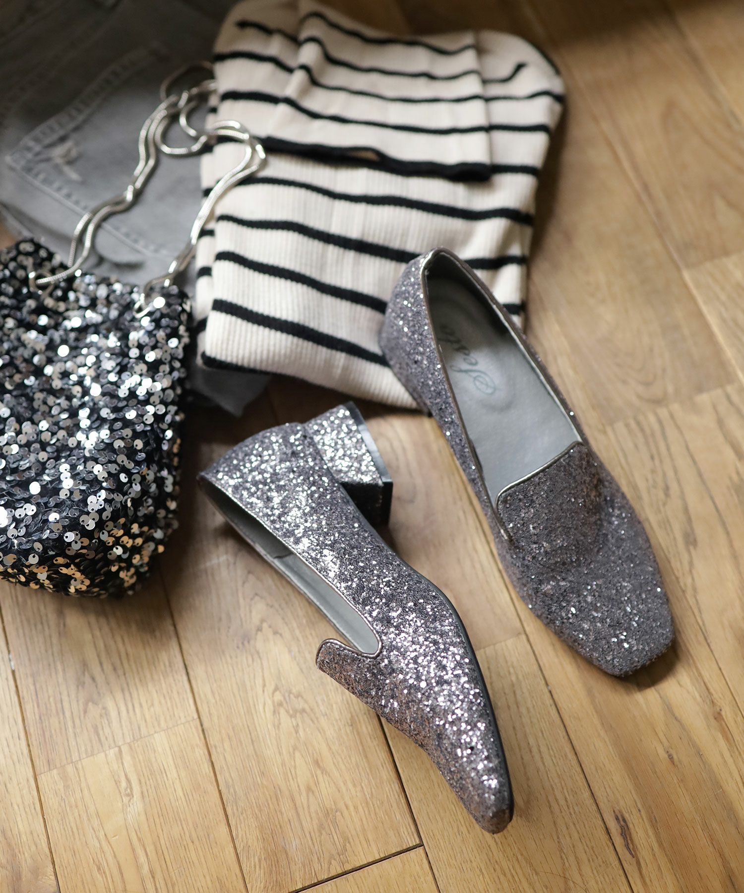 きらめくローヒールローファーパンプス▲返品不可