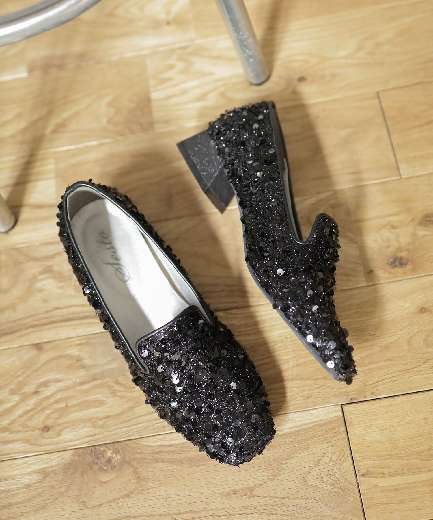 きらめくローヒールローファーパンプス▲返品不可