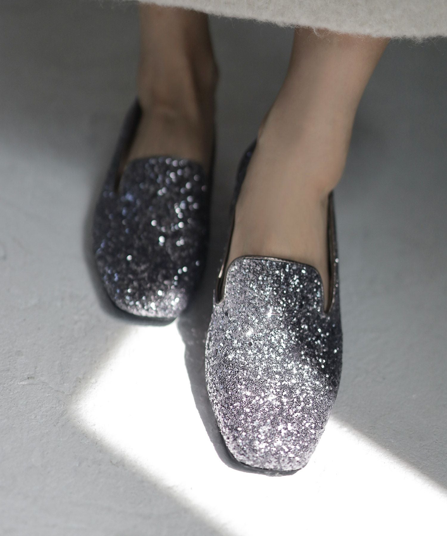 きらめくローヒールローファーパンプス▲返品不可