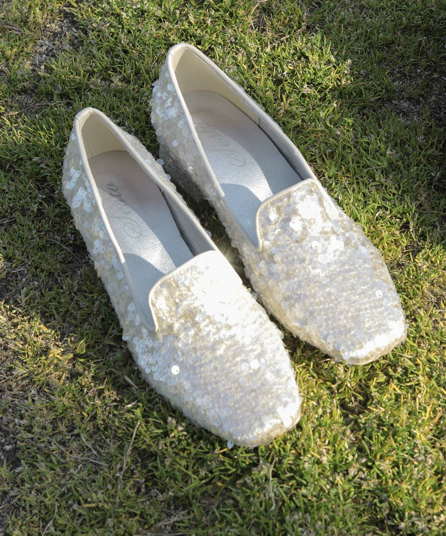 きらめくローヒールローファーパンプス▲返品不可