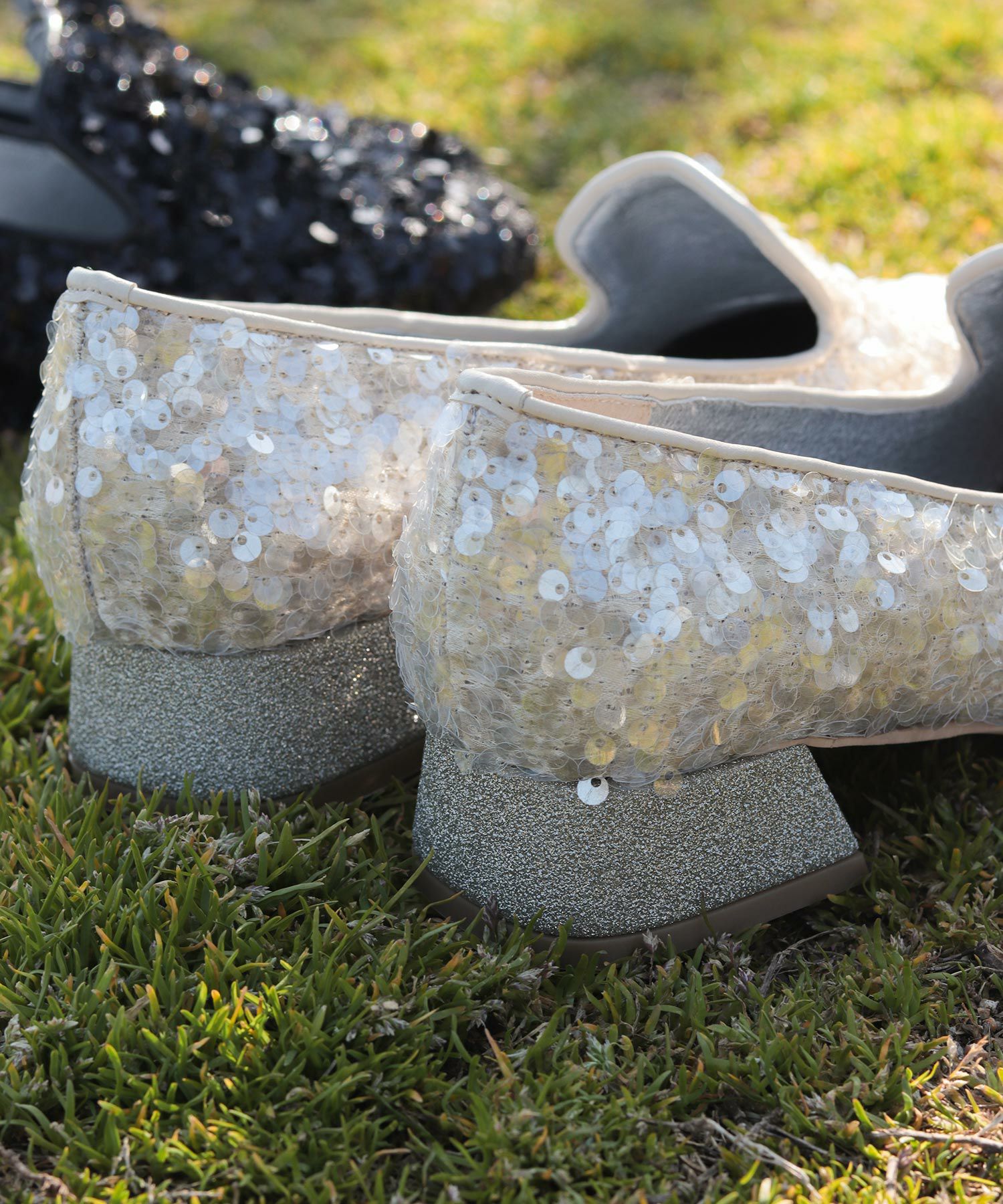 きらめくローヒールローファーパンプス▲返品不可