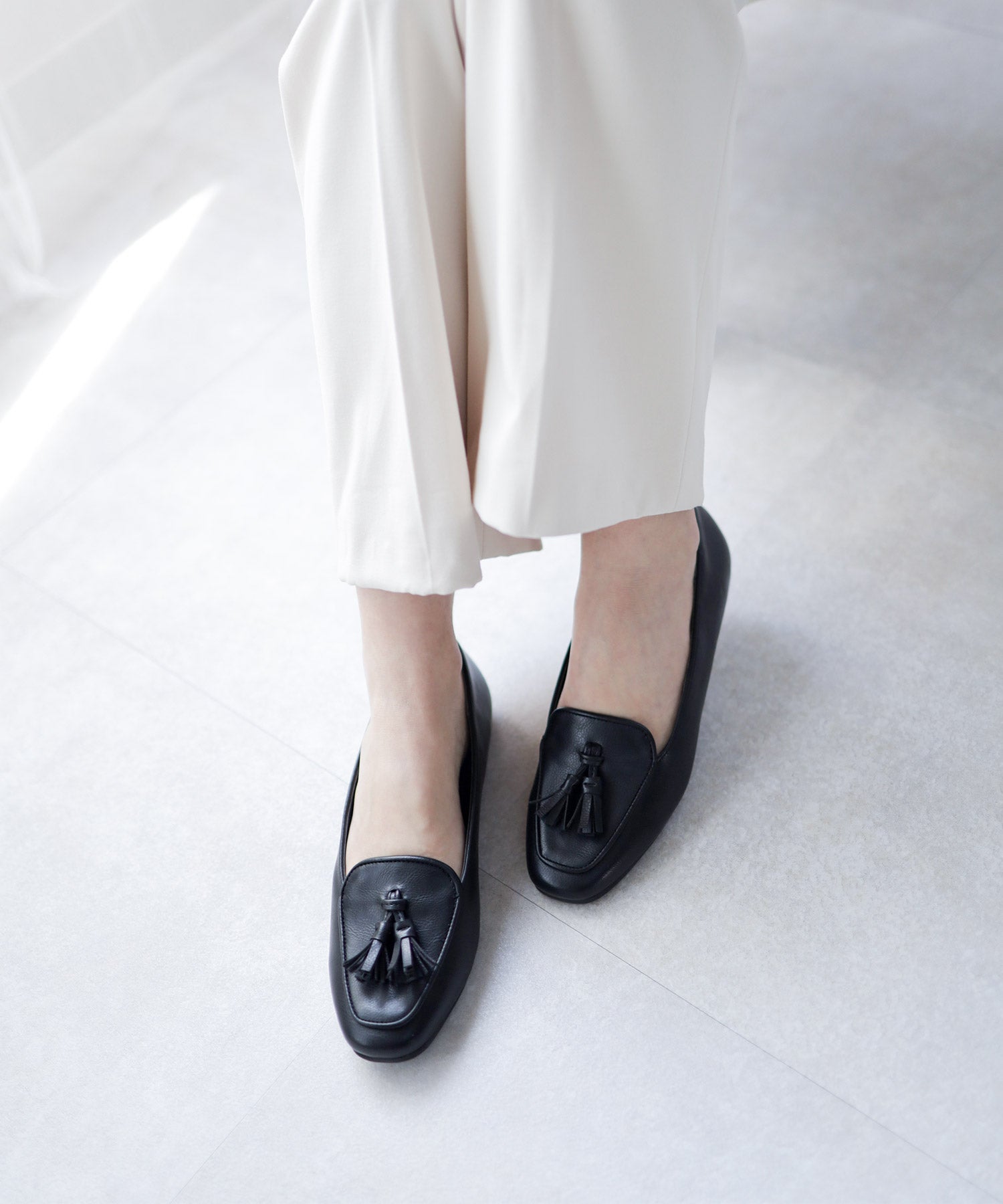 タッセル付きフラットローファーパンプス 一部4月上旬入荷予定