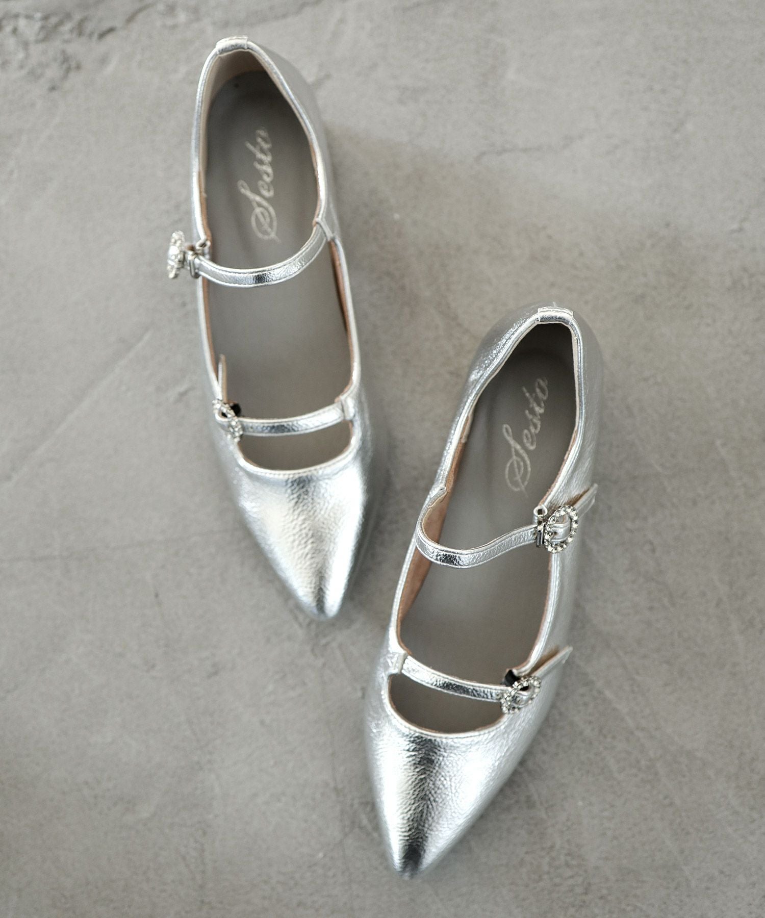 ビジューバックルダブルストラップポインテッドトゥローヒールパンプス▲返品交換不可