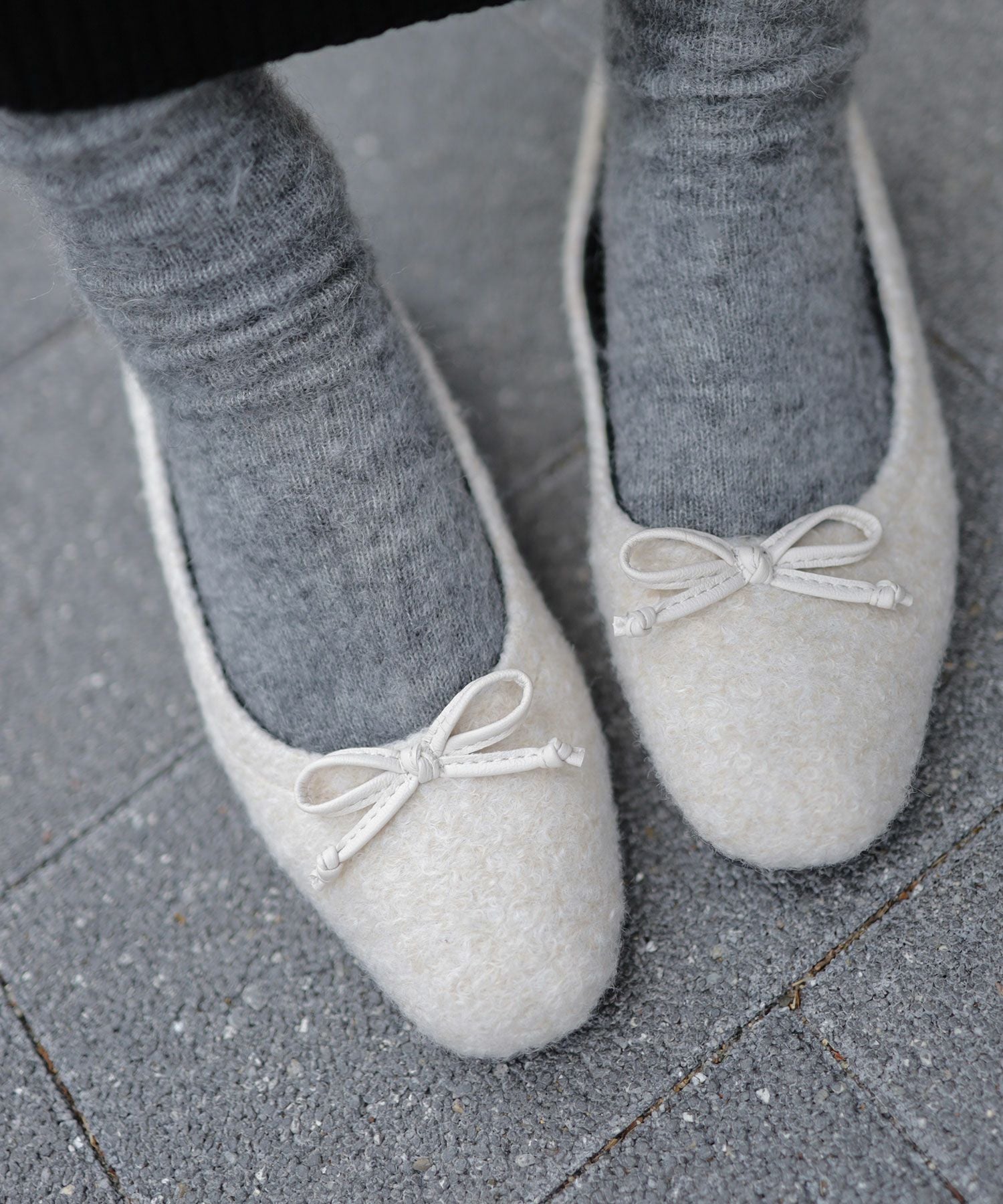 カーリーボアのローヒールリボンパンプス▲返品不可