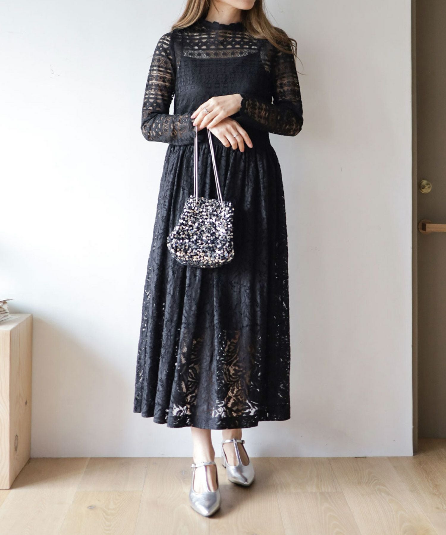 Tストラップミドルヒールパンプス