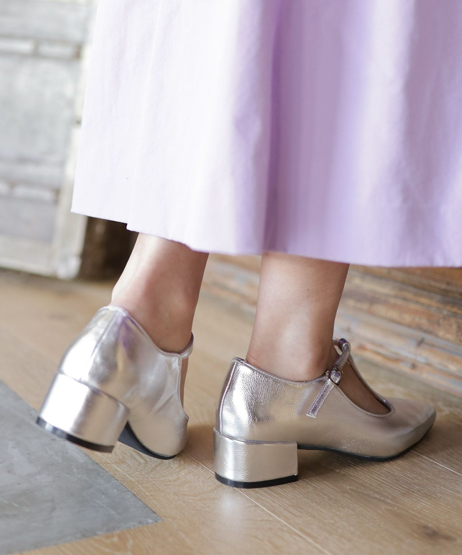 Tストラップミドルヒールパンプス