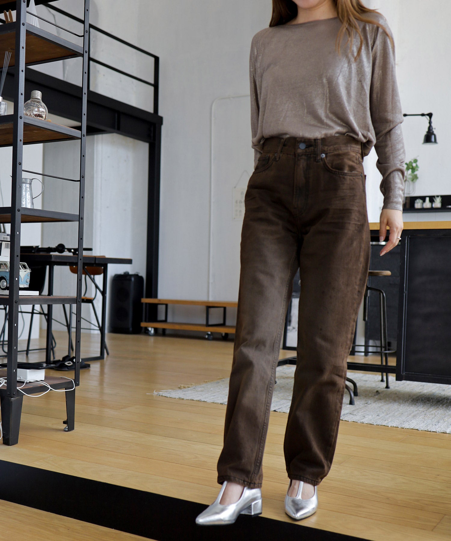 Tストラップミドルヒールパンプス