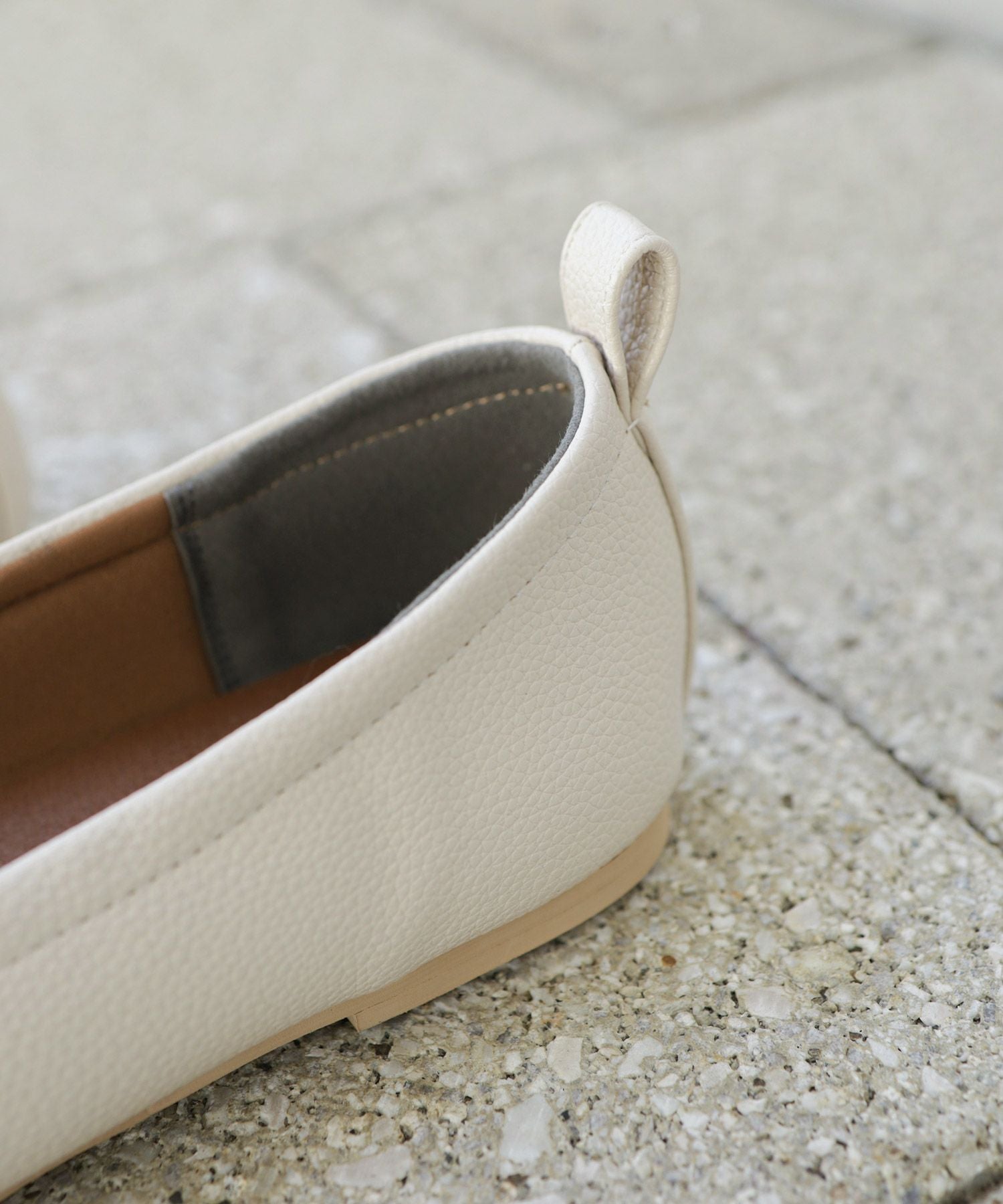 柔らか素材ポインテッドトゥフラットパンプス 一部4月上旬入荷予定