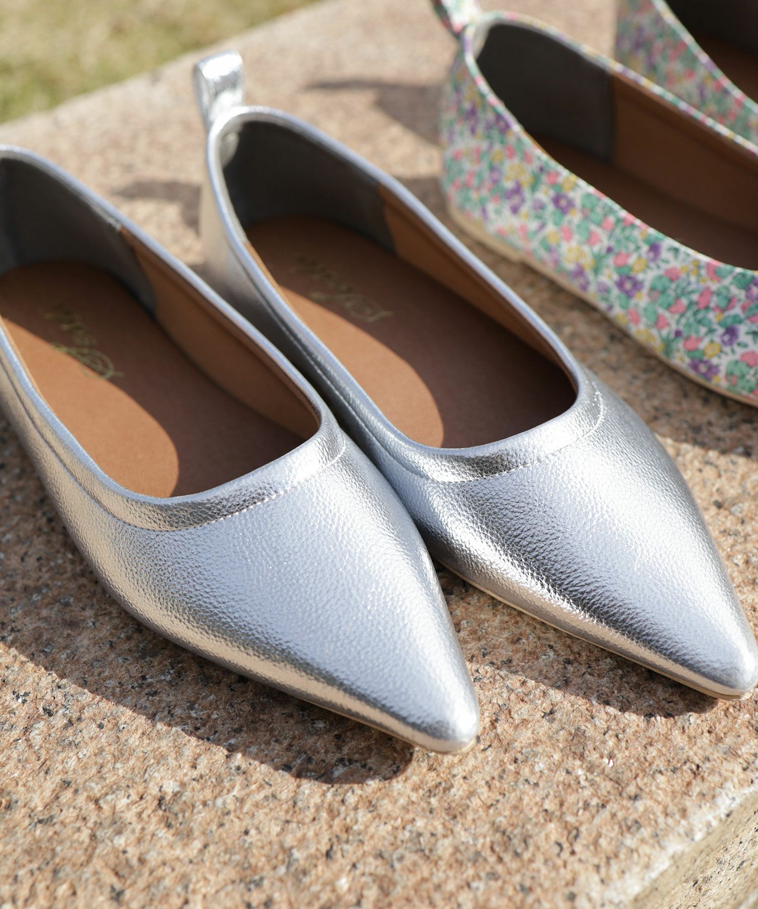 柔らか素材ポインテッドトゥフラットパンプス 一部4月上旬入荷予定