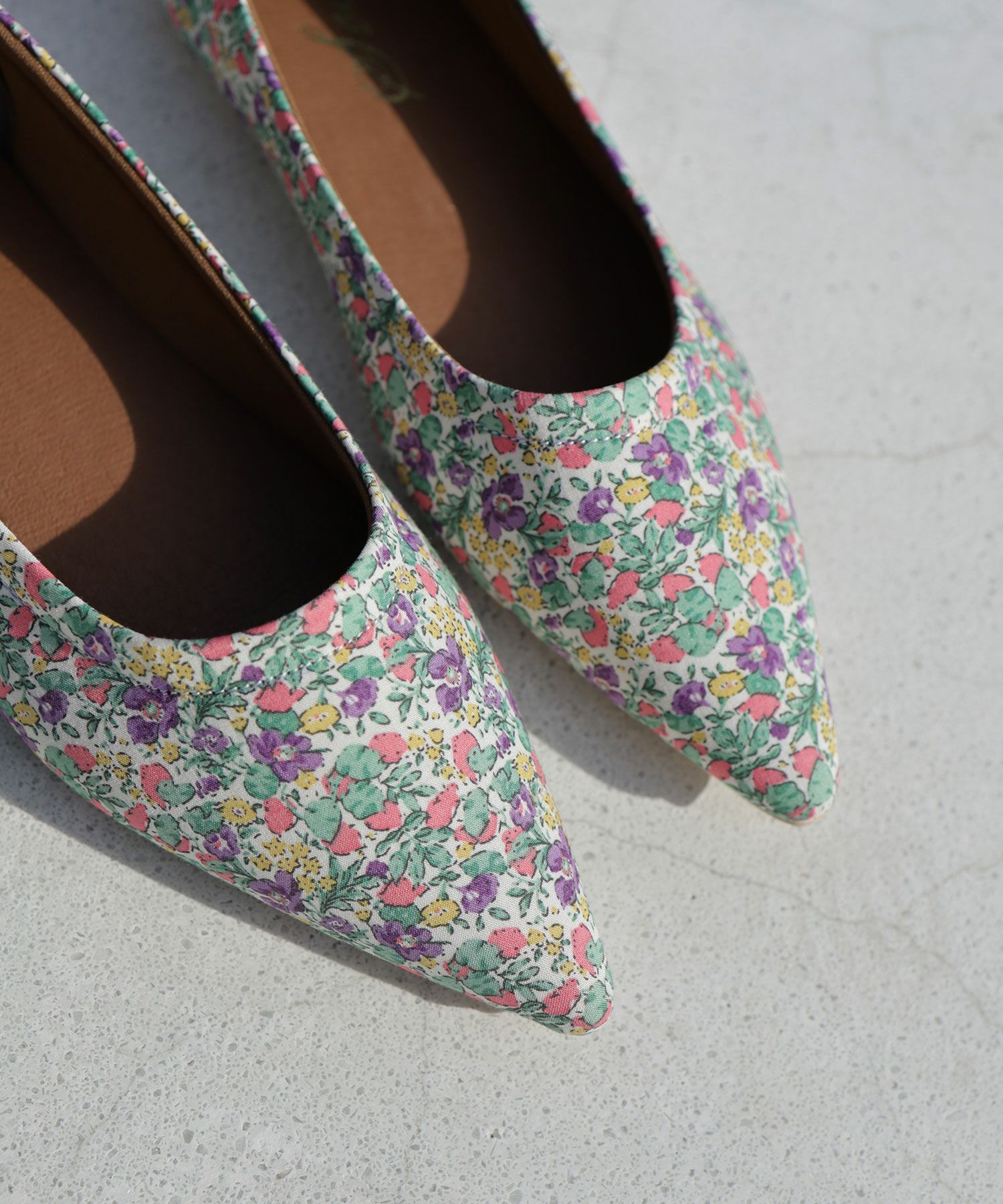 柔らか素材ポインテッドトゥフラットパンプス 一部4月上旬入荷予定